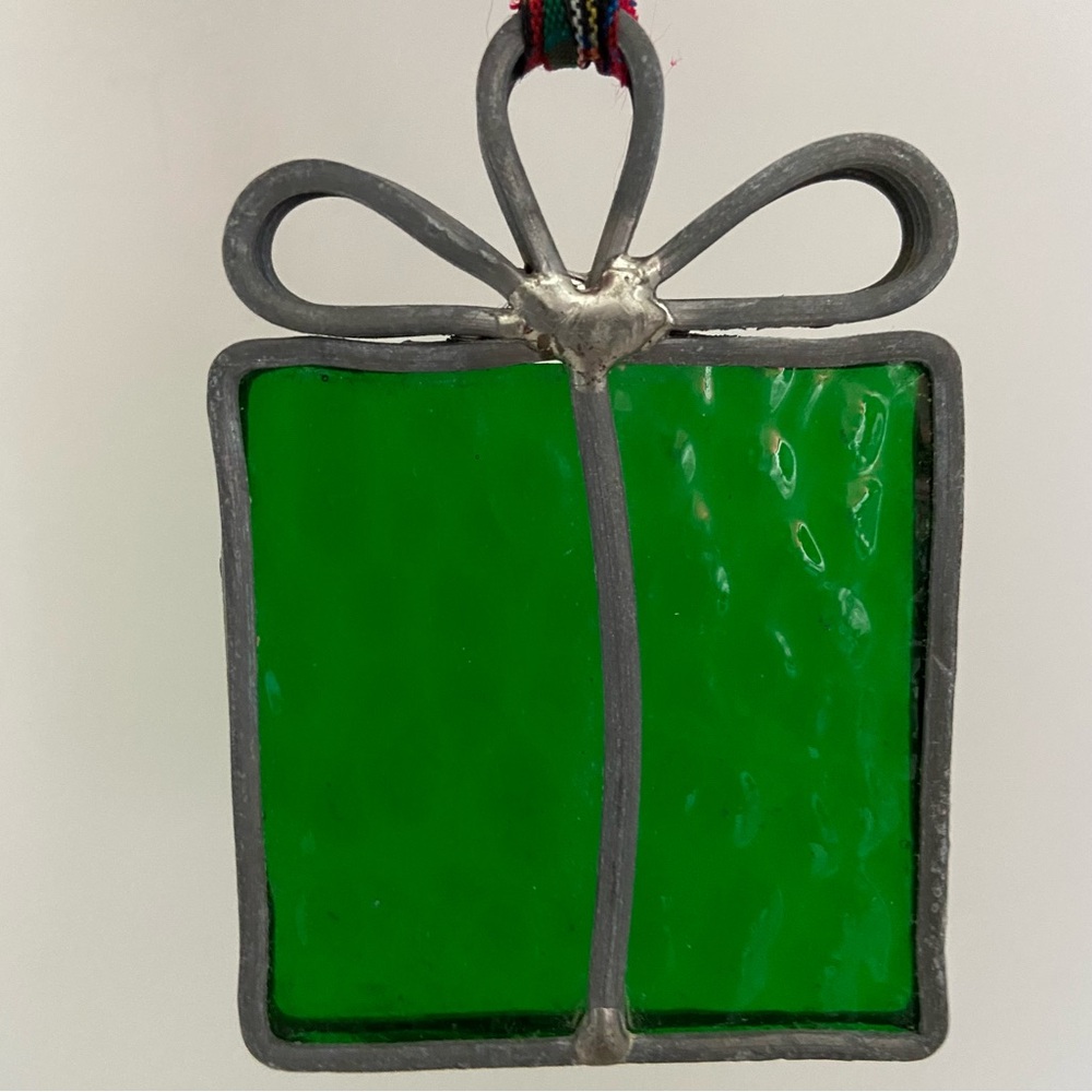 Vintage Green Stained Glass gift box shape Ornament sun catcher Christmas Decor